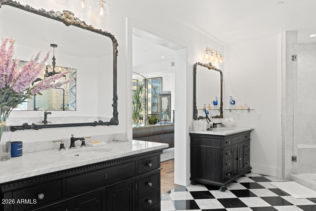 2211 E CAMELBACK Road 902
