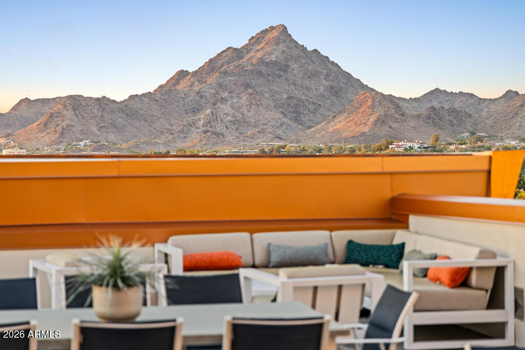 2211 E CAMELBACK Road 902