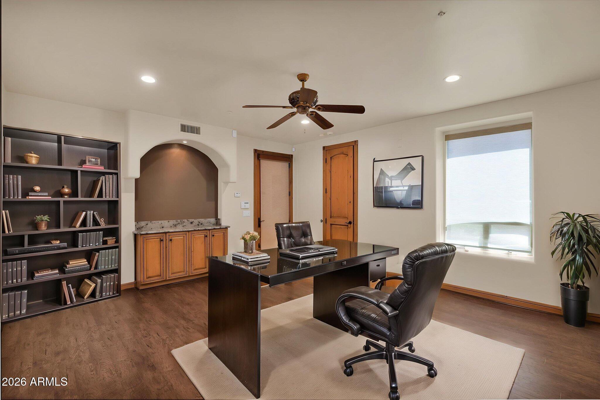 4141 E LAKESIDE Lane