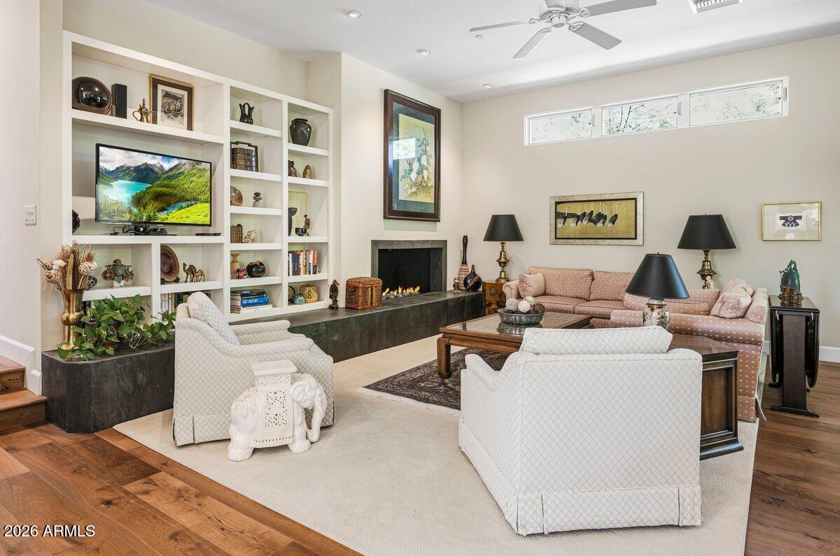 5434 E Lincoln Drive 19