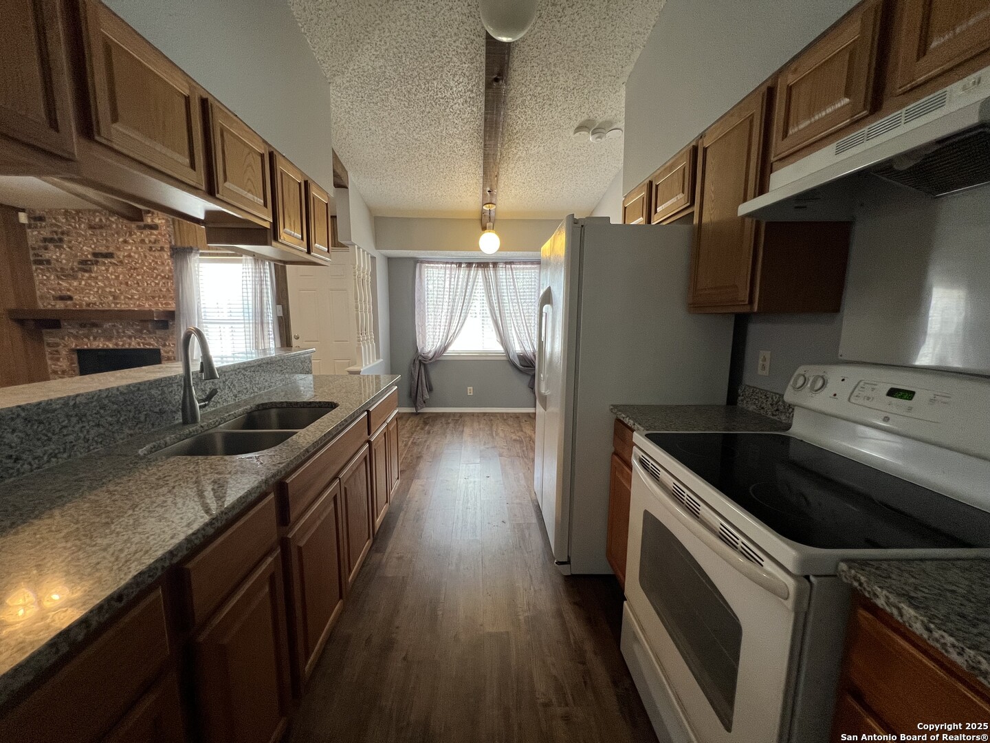 5806 Tree View