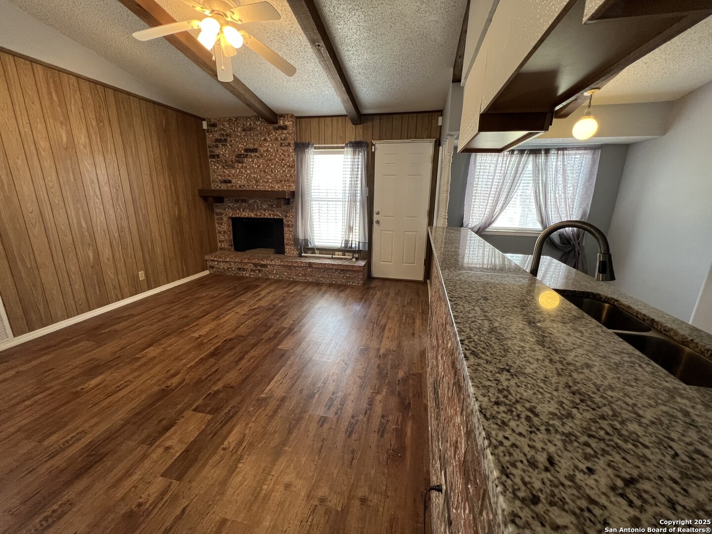5806 Tree View