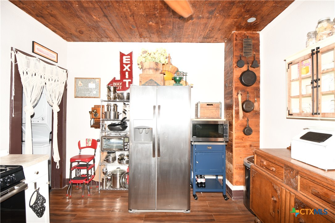 834 Potomac