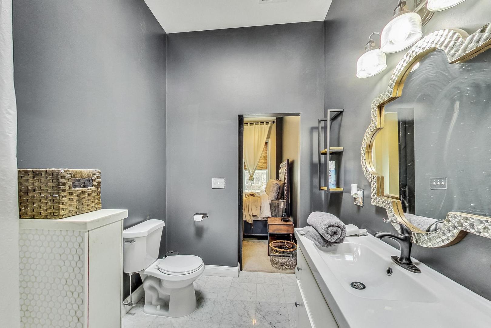 3442 S Prairie Avenue