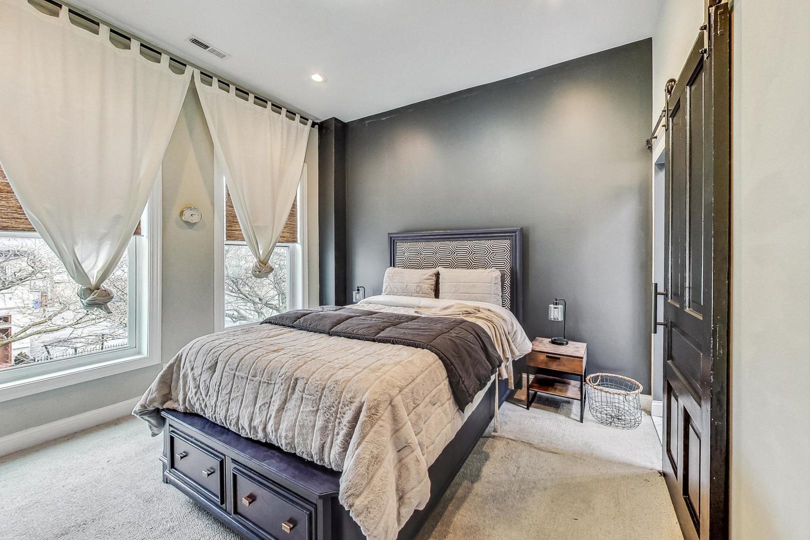 3442 S Prairie Avenue