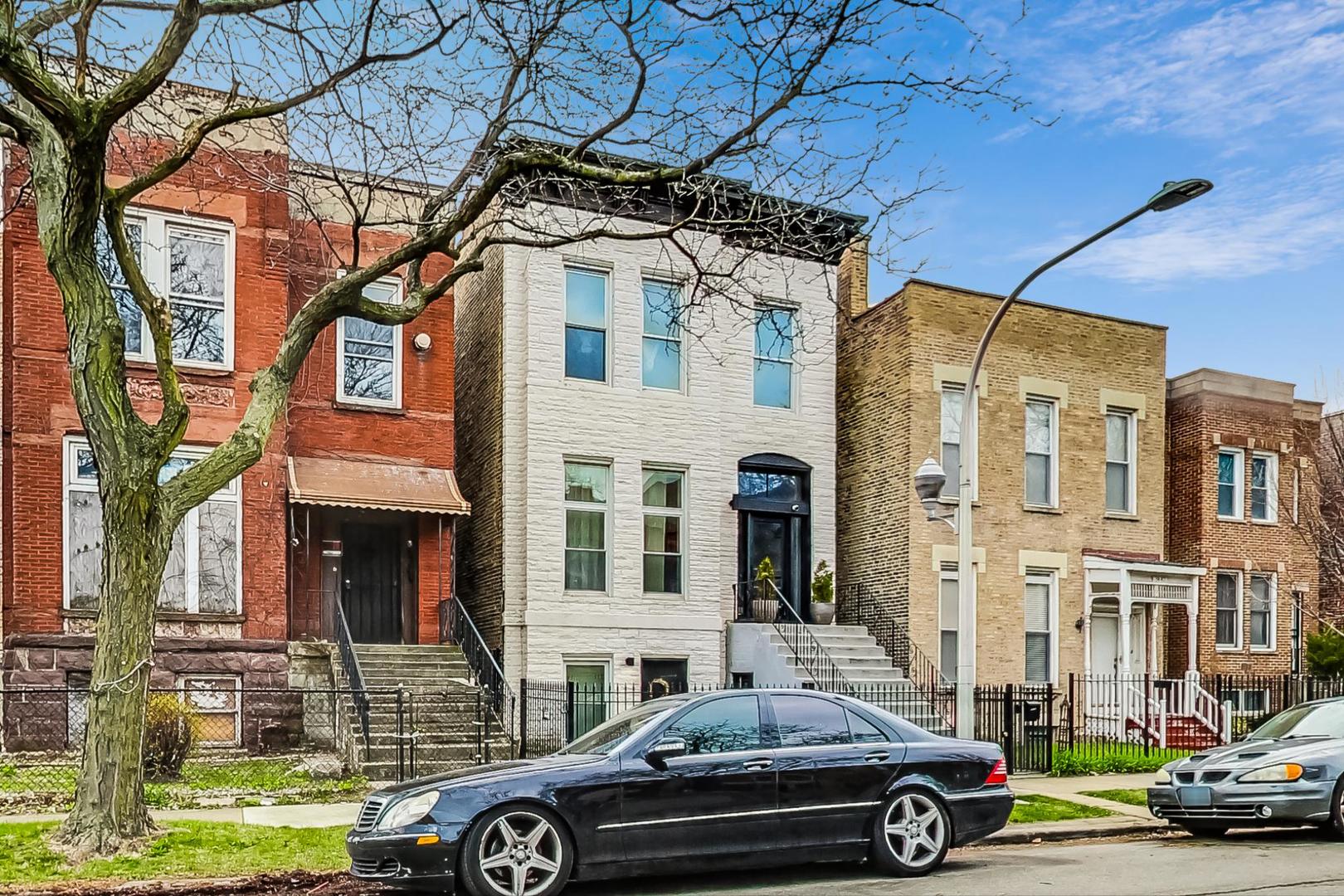 3442 S Prairie Avenue