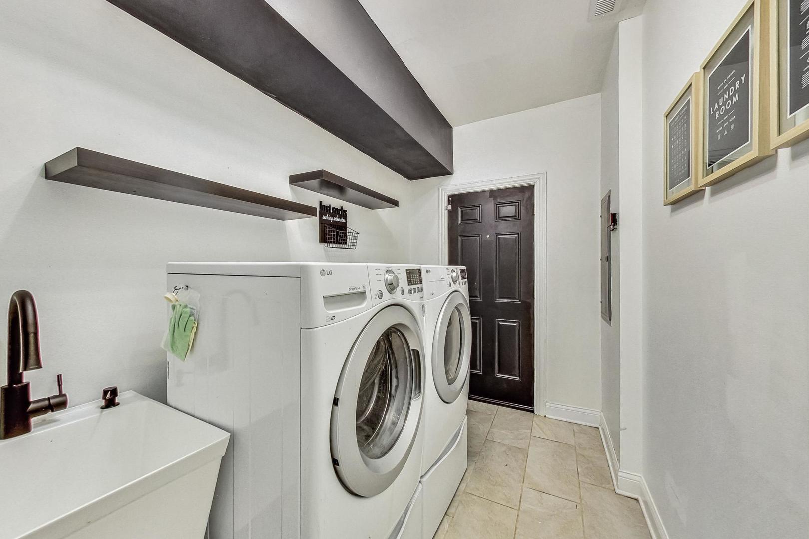 3442 S Prairie Avenue