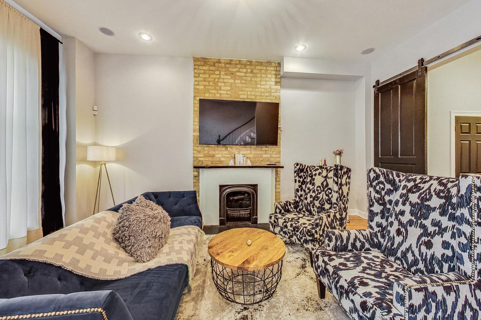 3442 S Prairie Avenue