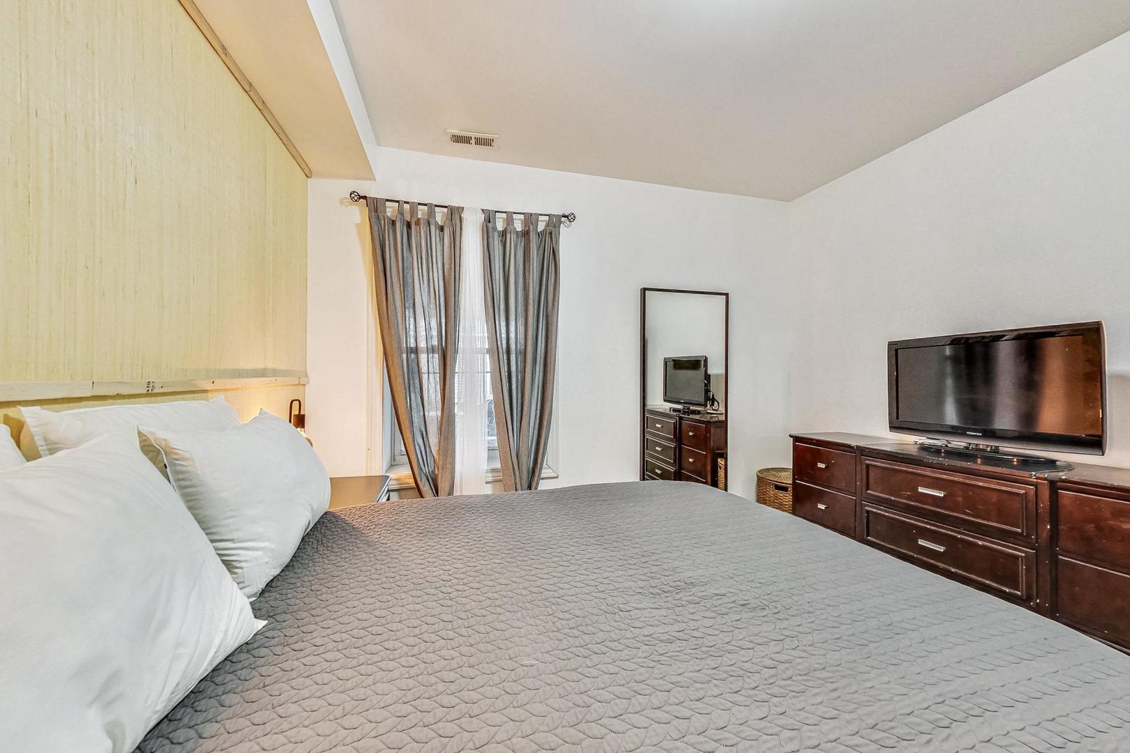 3442 S Prairie Avenue