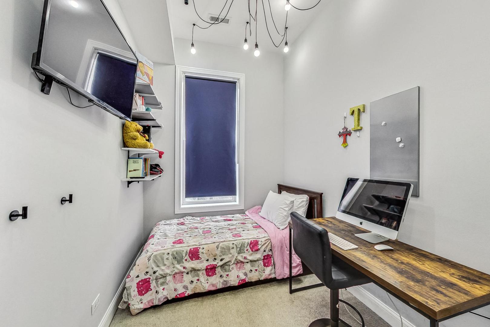 3442 S Prairie Avenue