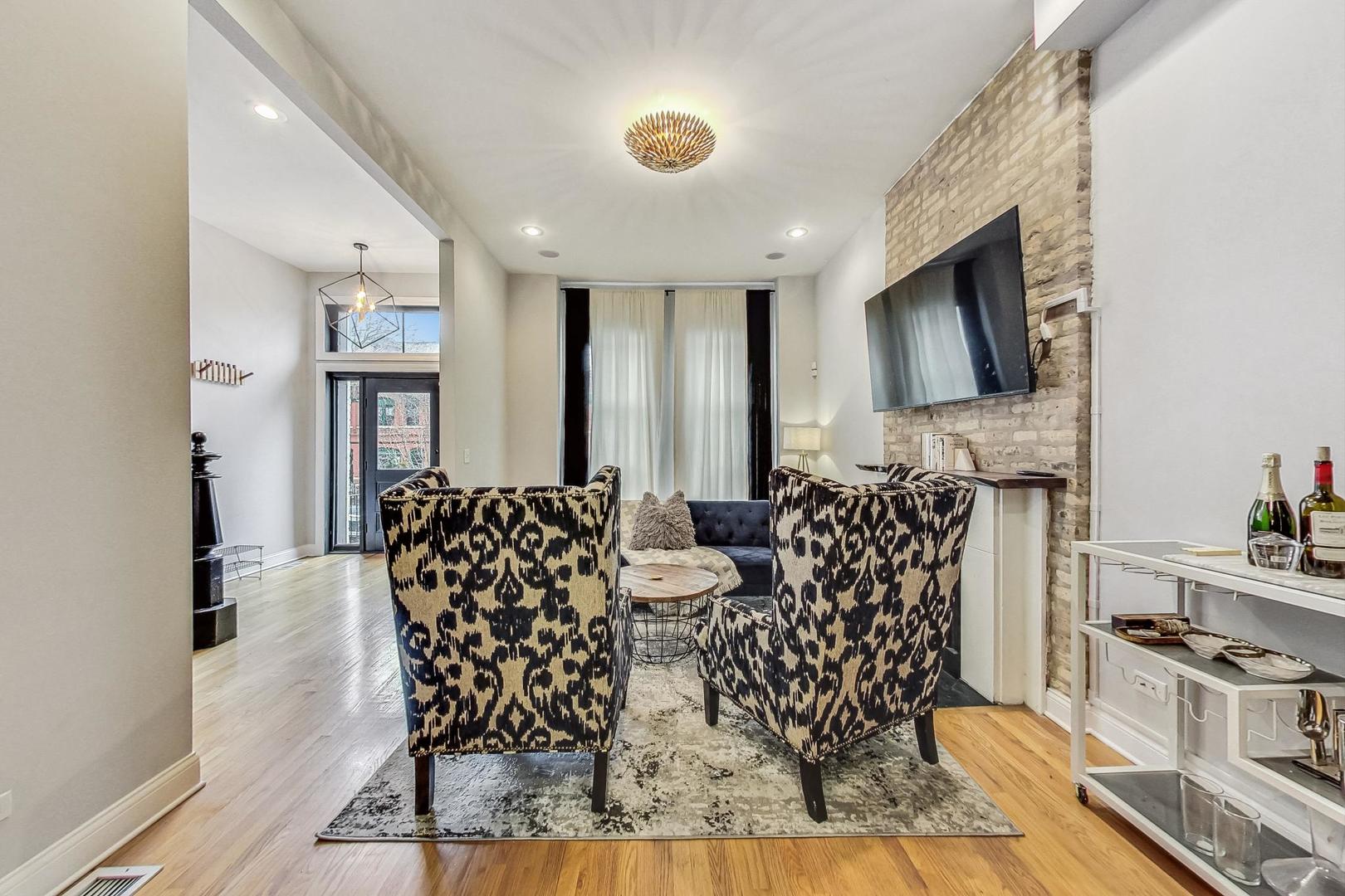 3442 S Prairie Avenue