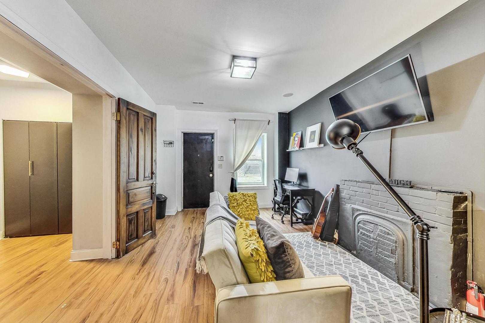 3442 S Prairie Avenue