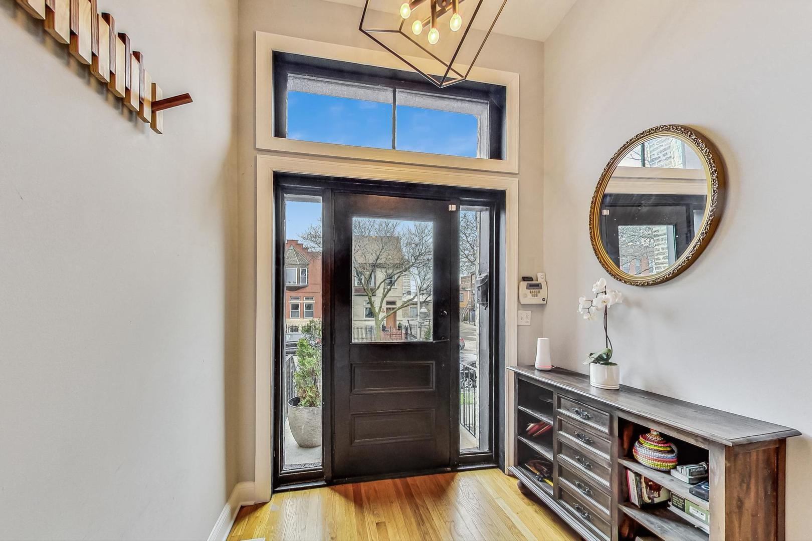 3442 S Prairie Avenue