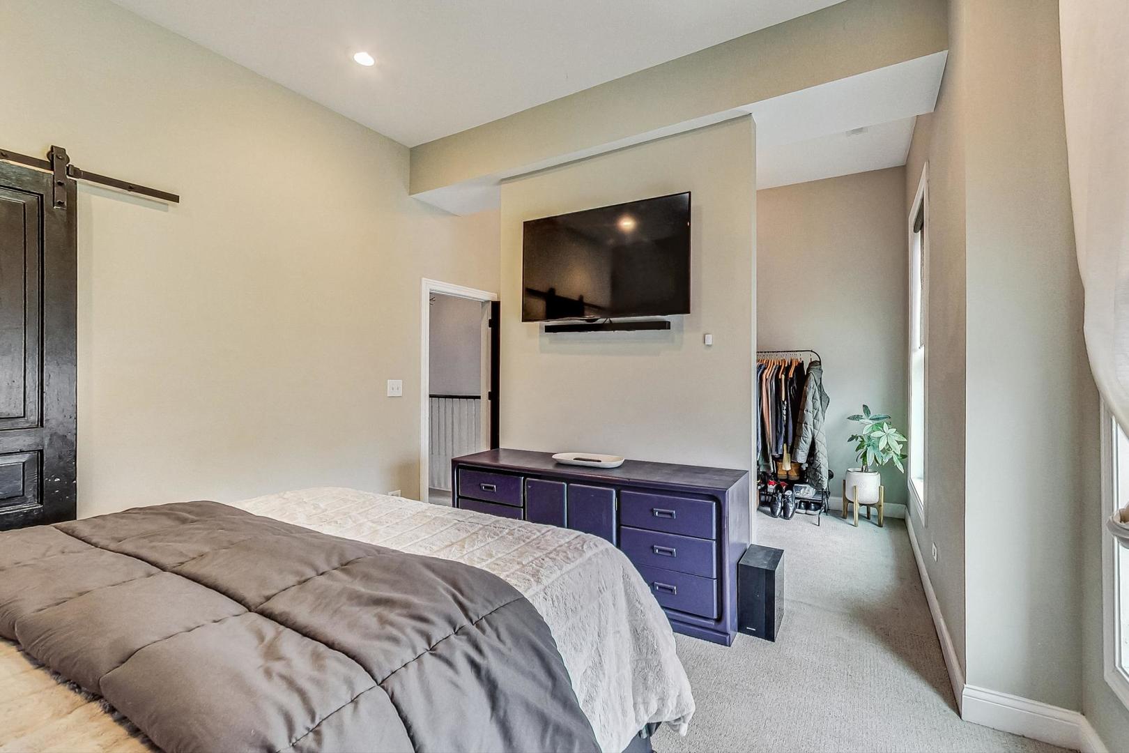 3442 S Prairie Avenue