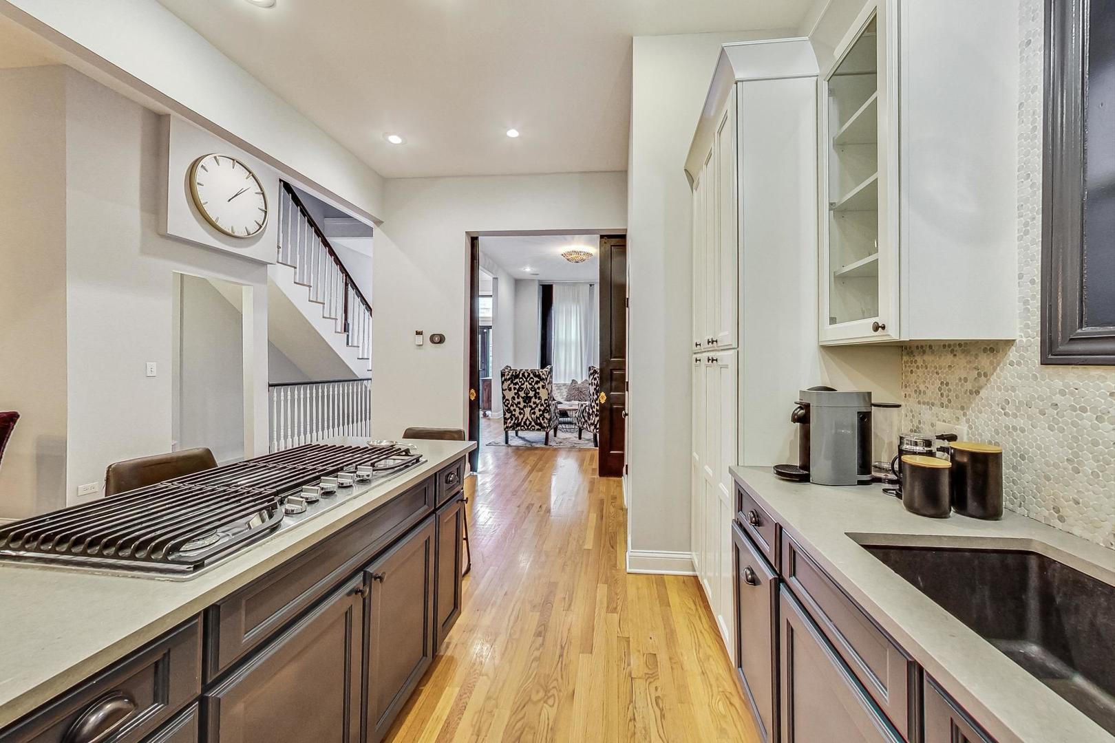 3442 S Prairie Avenue