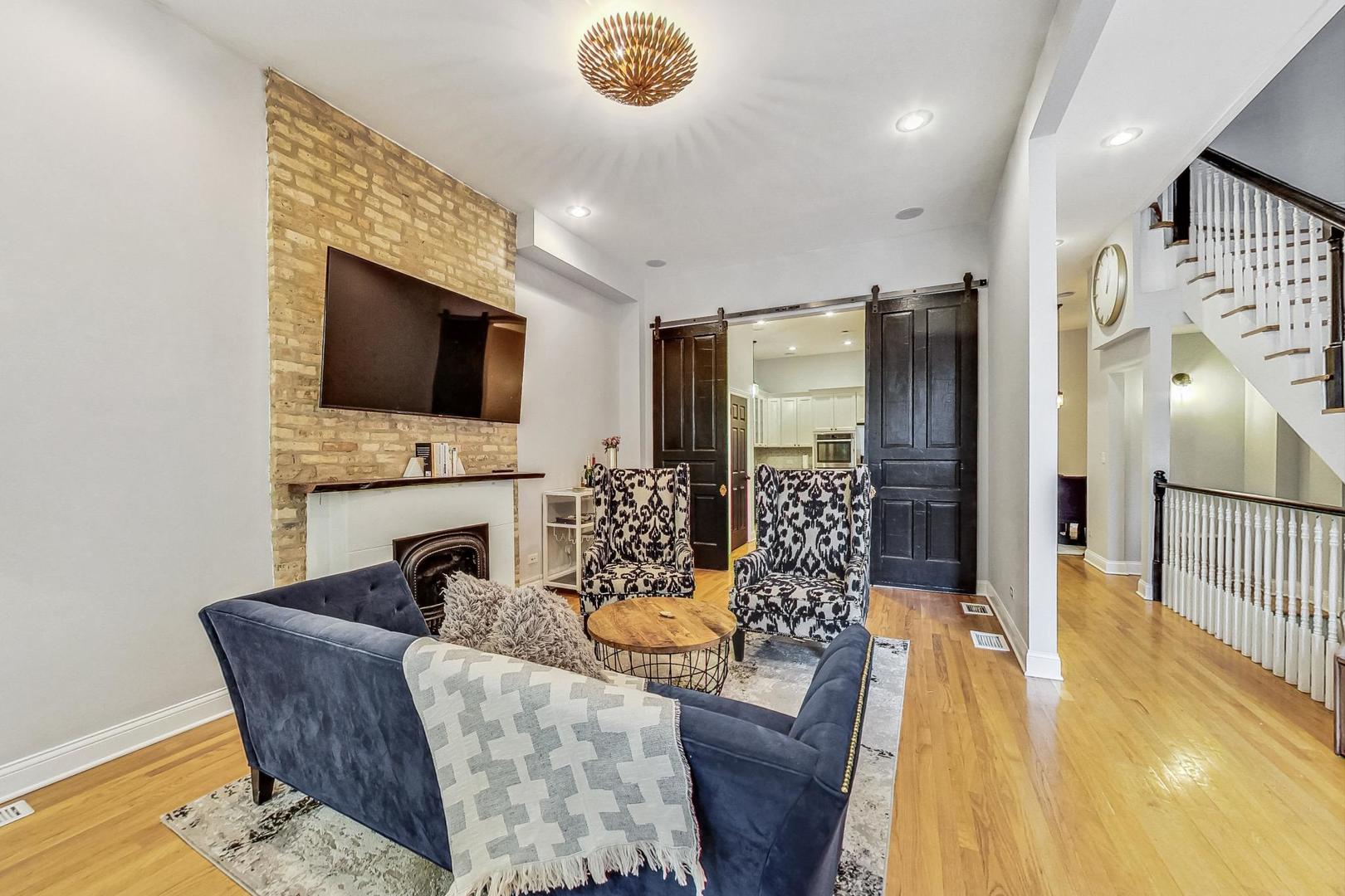 3442 S Prairie Avenue