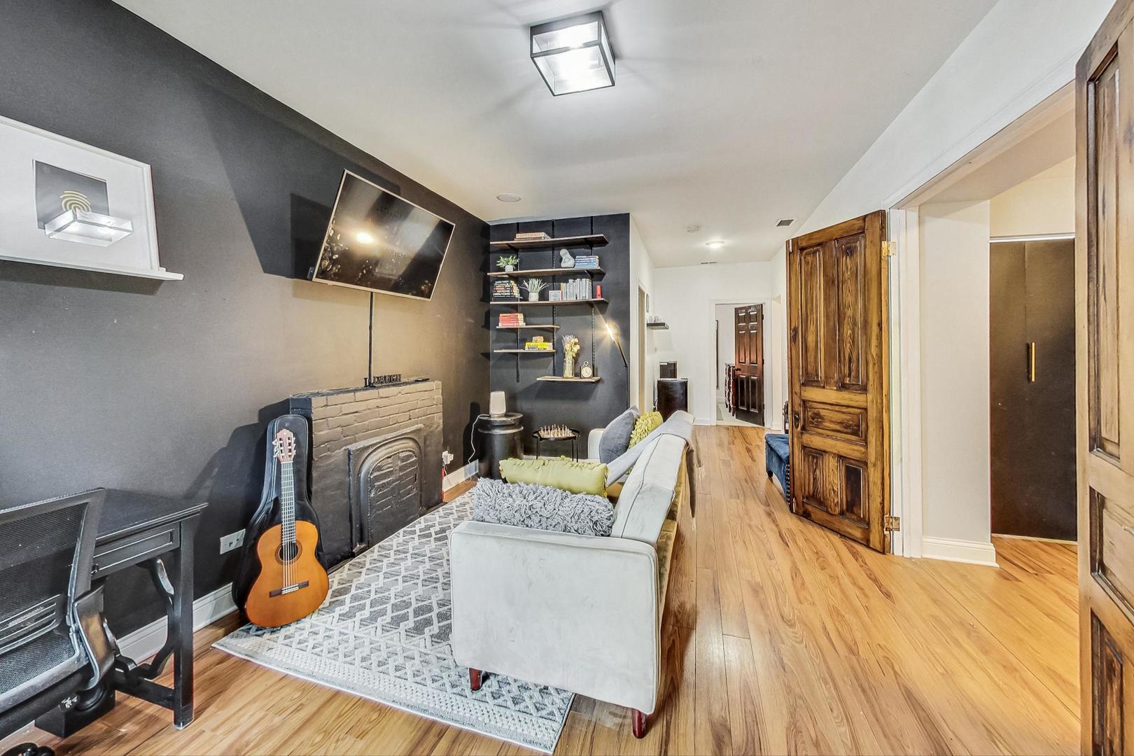 3442 S Prairie Avenue