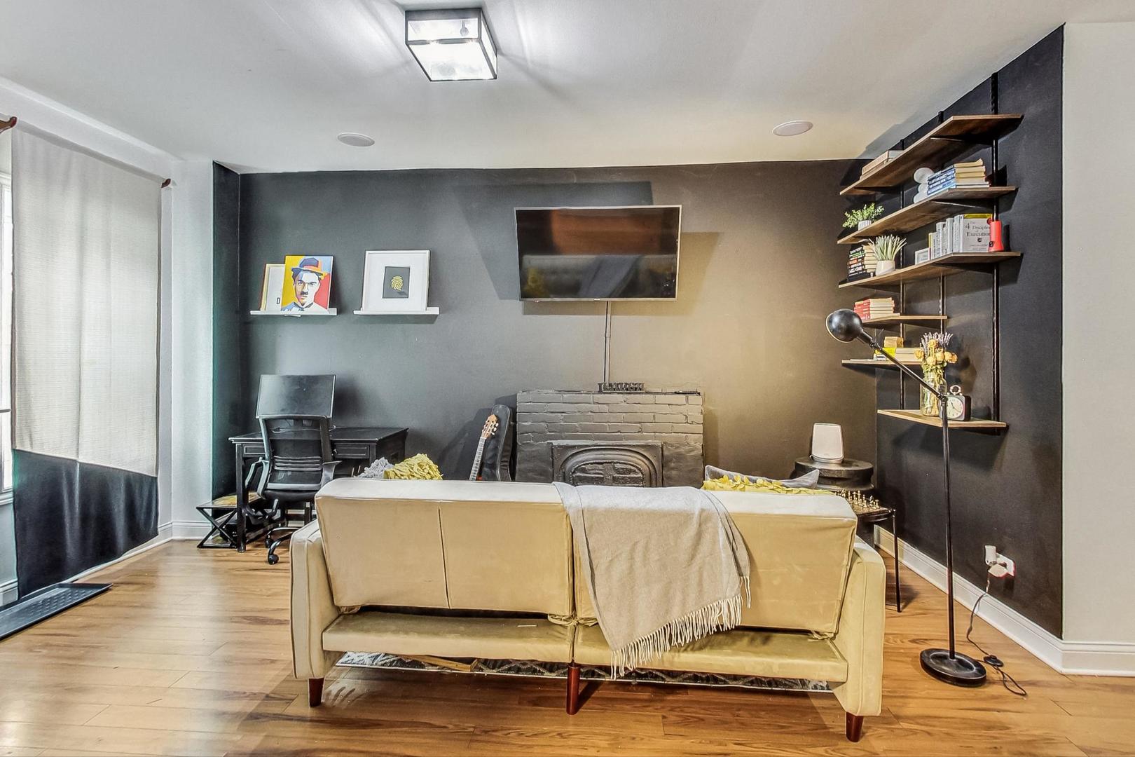 3442 S Prairie Avenue