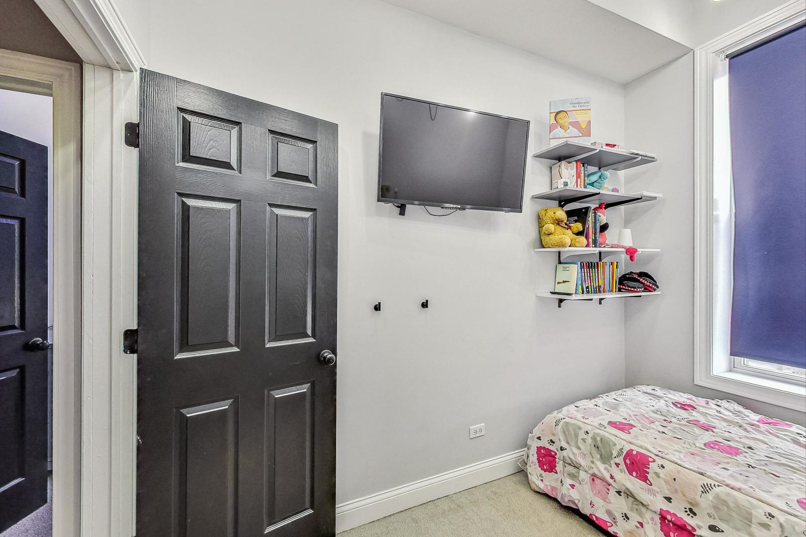 3442 S Prairie Avenue