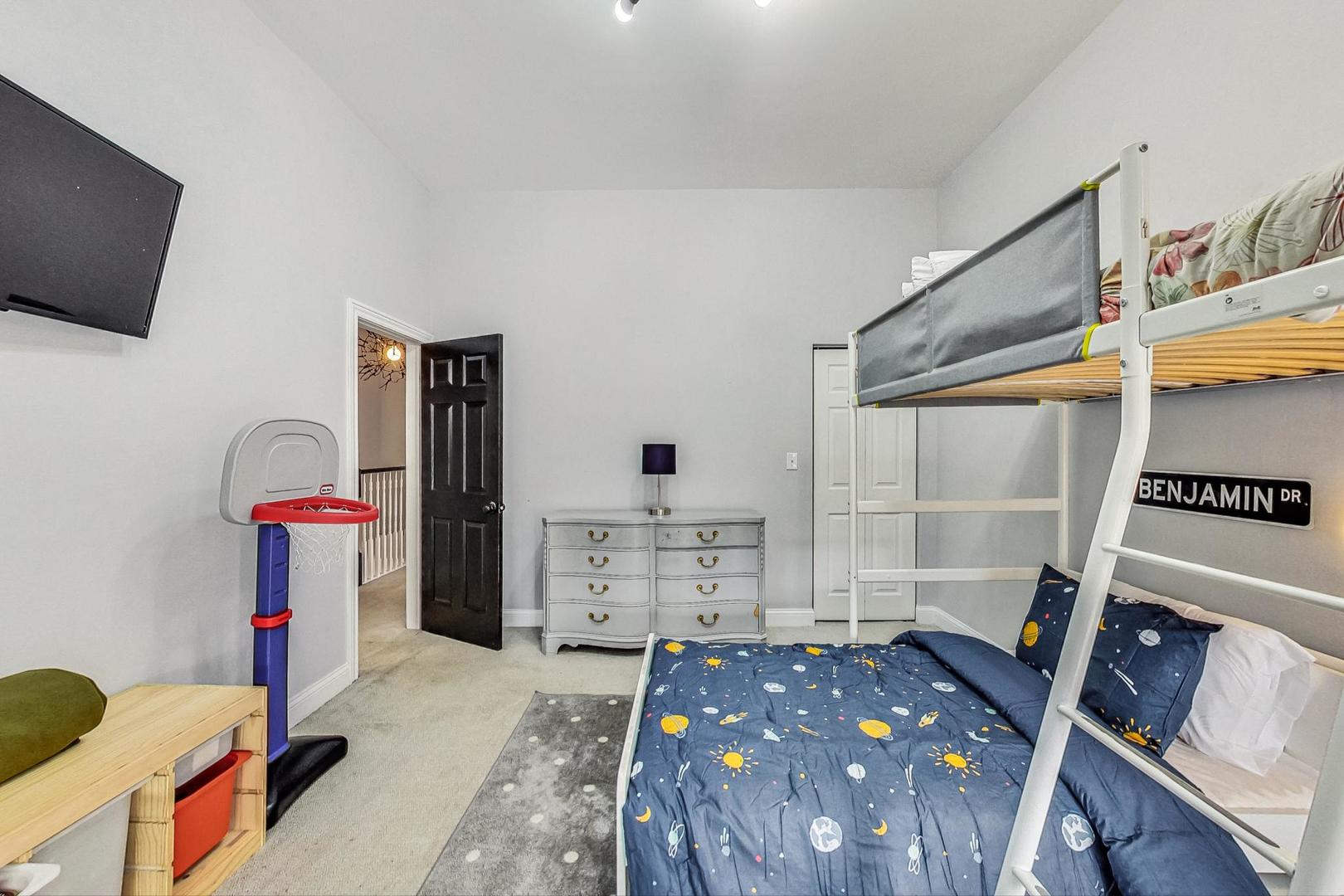 3442 S Prairie Avenue