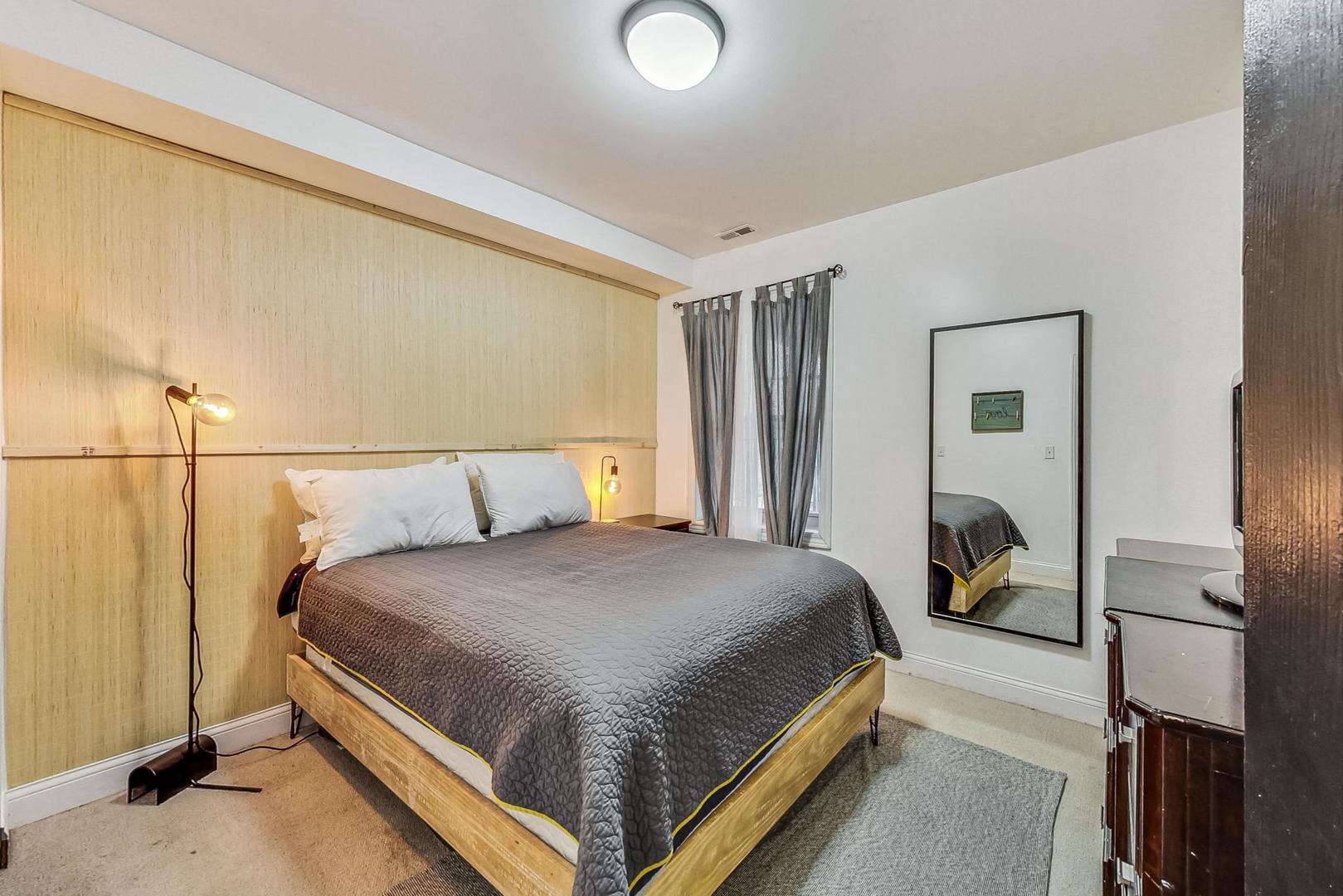 3442 S Prairie Avenue