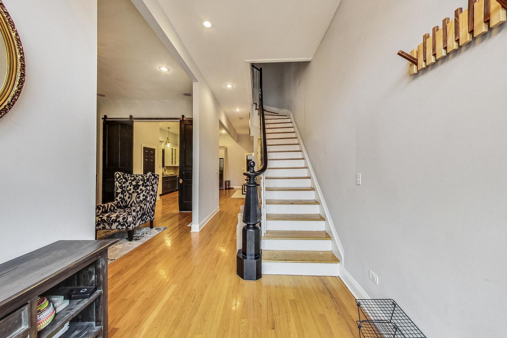 3442 S Prairie Avenue