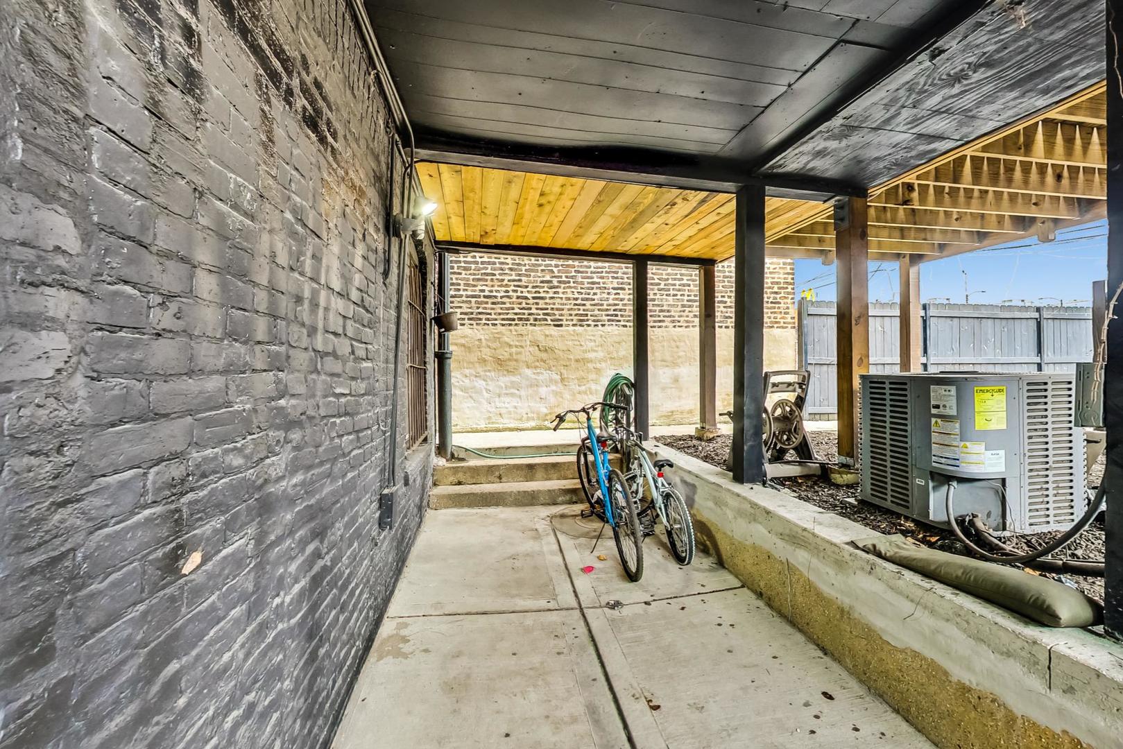 3442 S Prairie Avenue