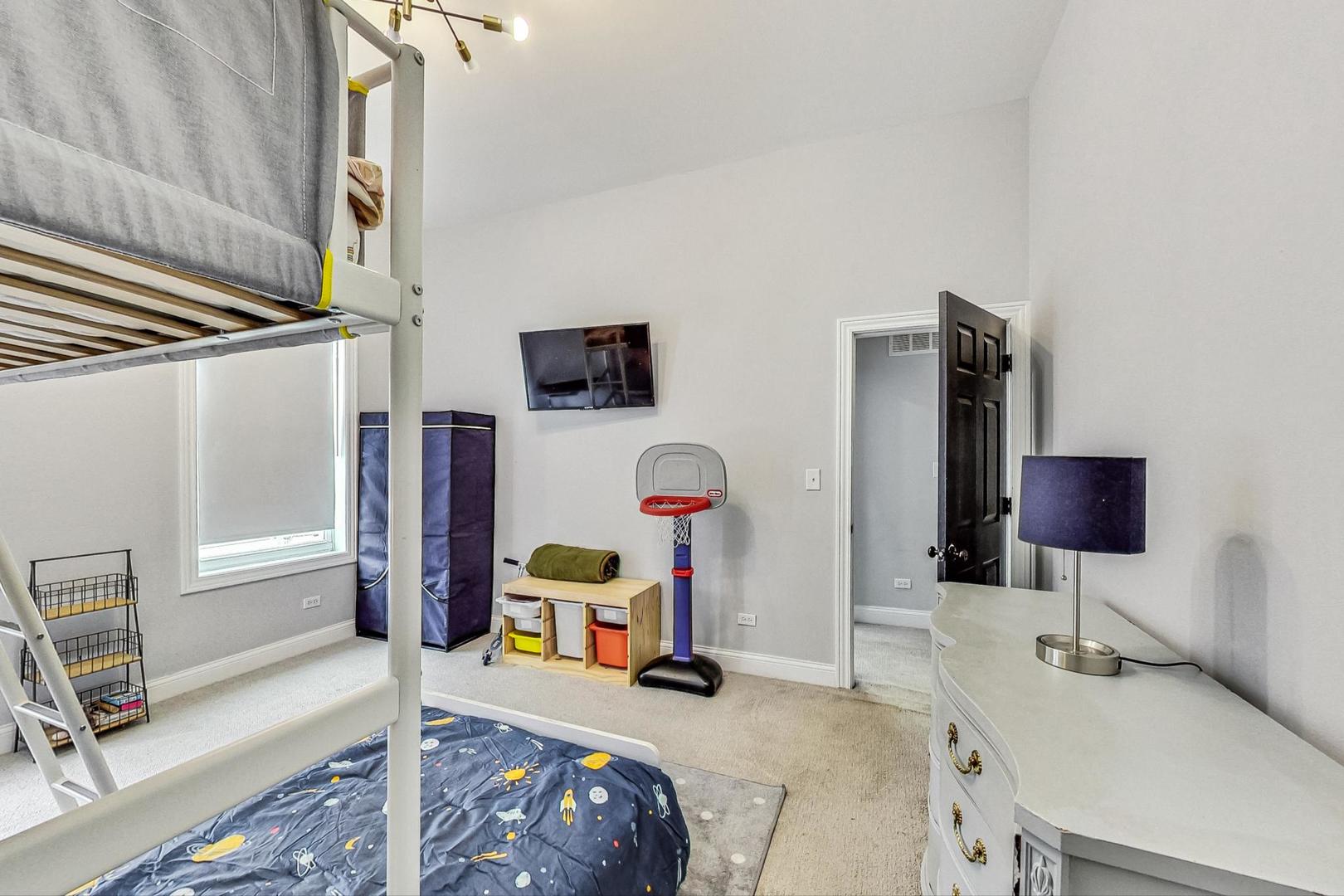 3442 S Prairie Avenue