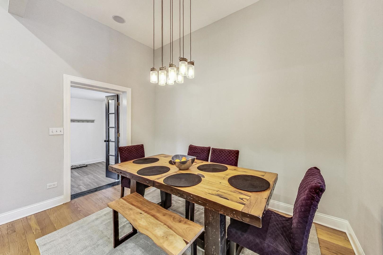 3442 S Prairie Avenue