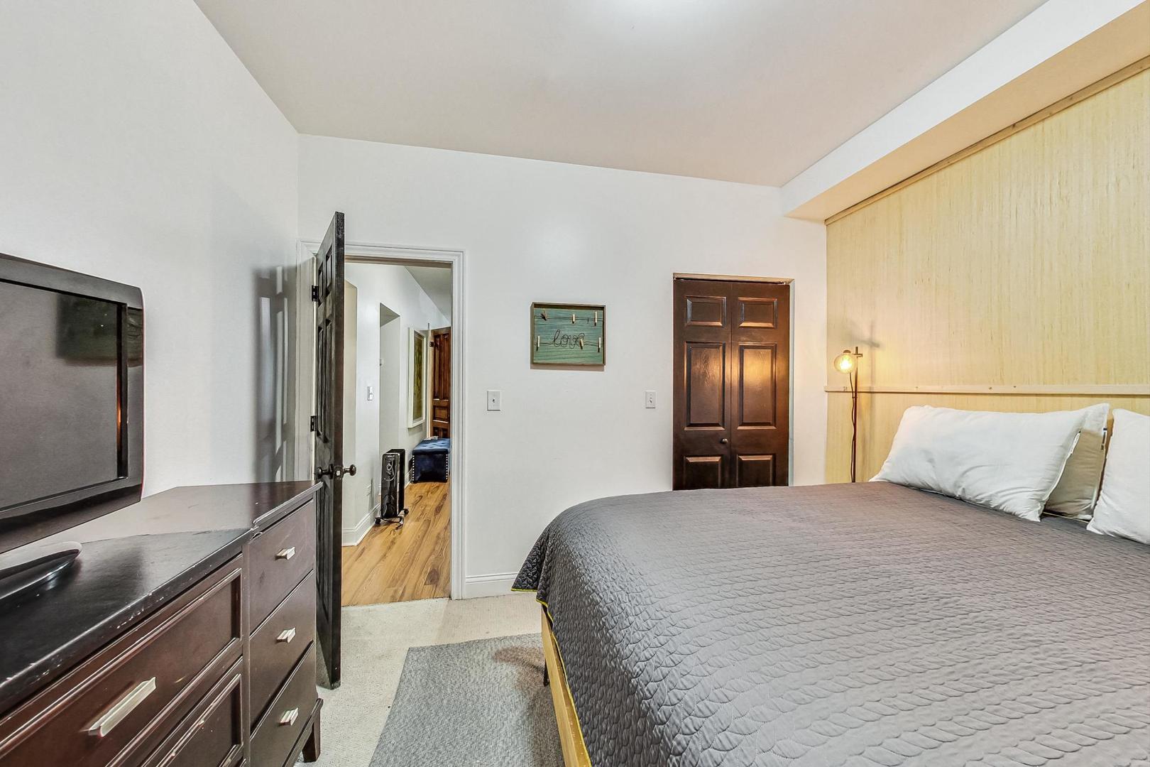 3442 S Prairie Avenue