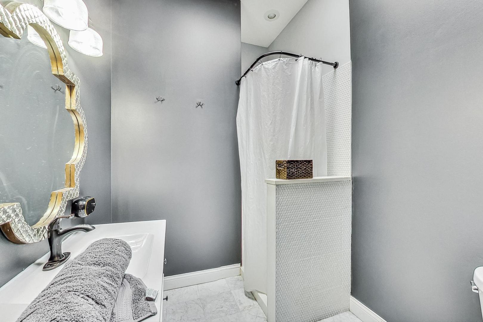 3442 S Prairie Avenue