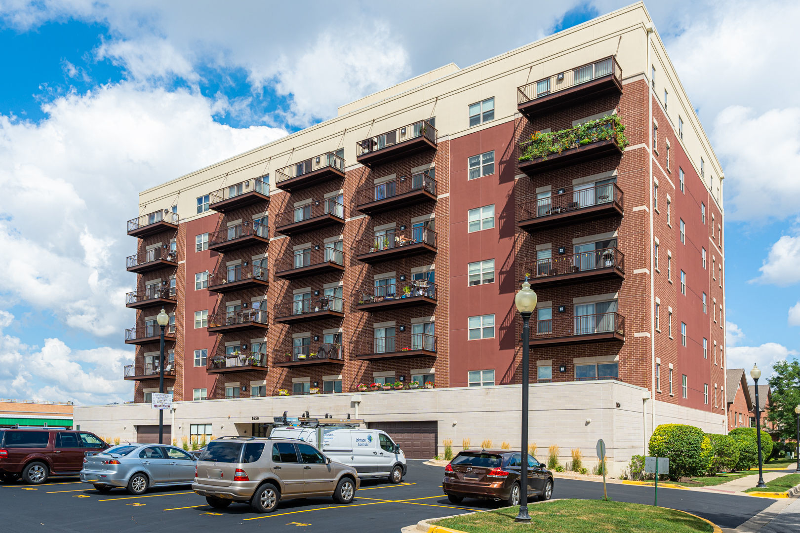 1650 Riverwoods Drive Unit: 206