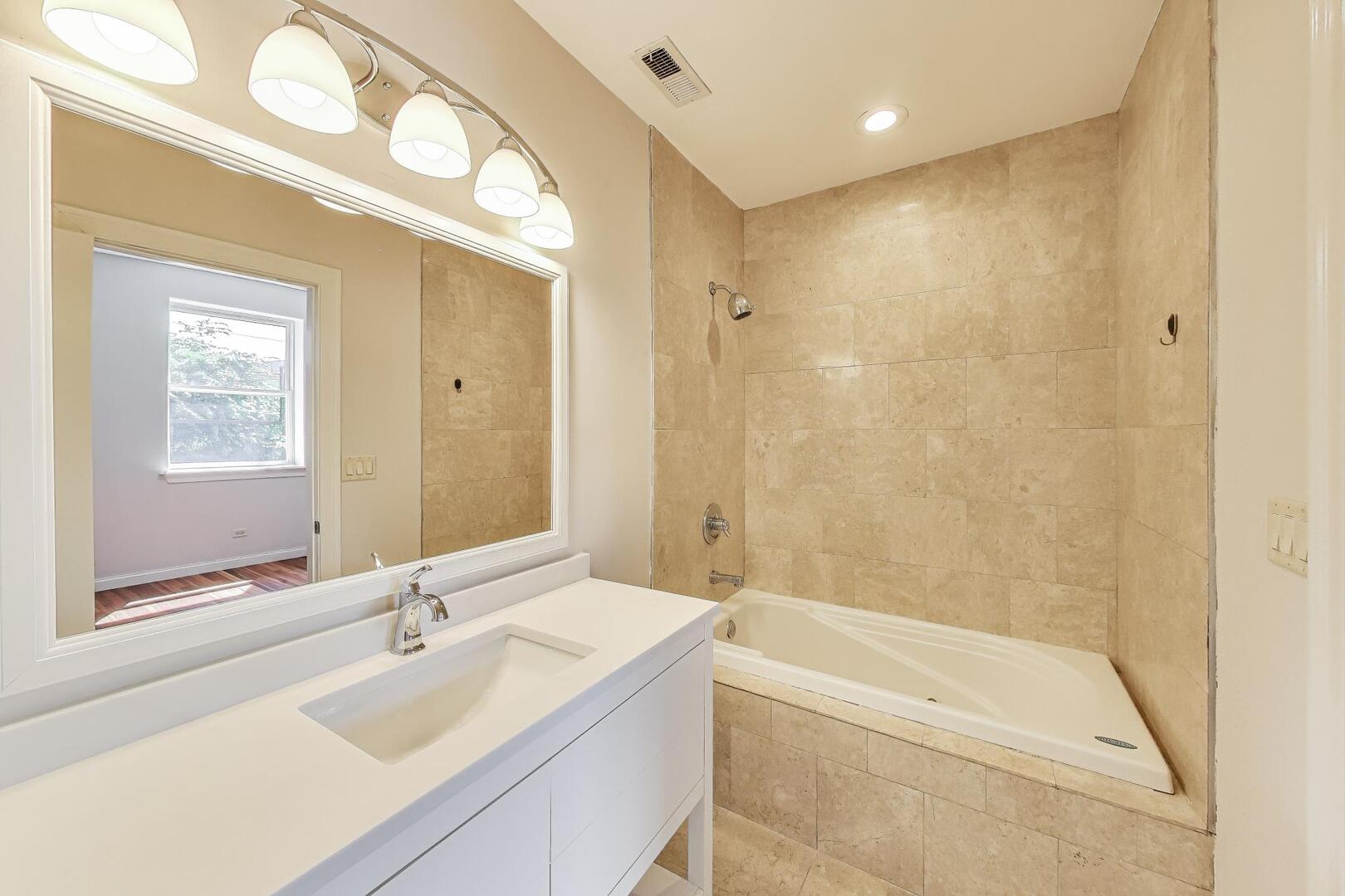 6318 S Greenwood Avenue Unit: 1