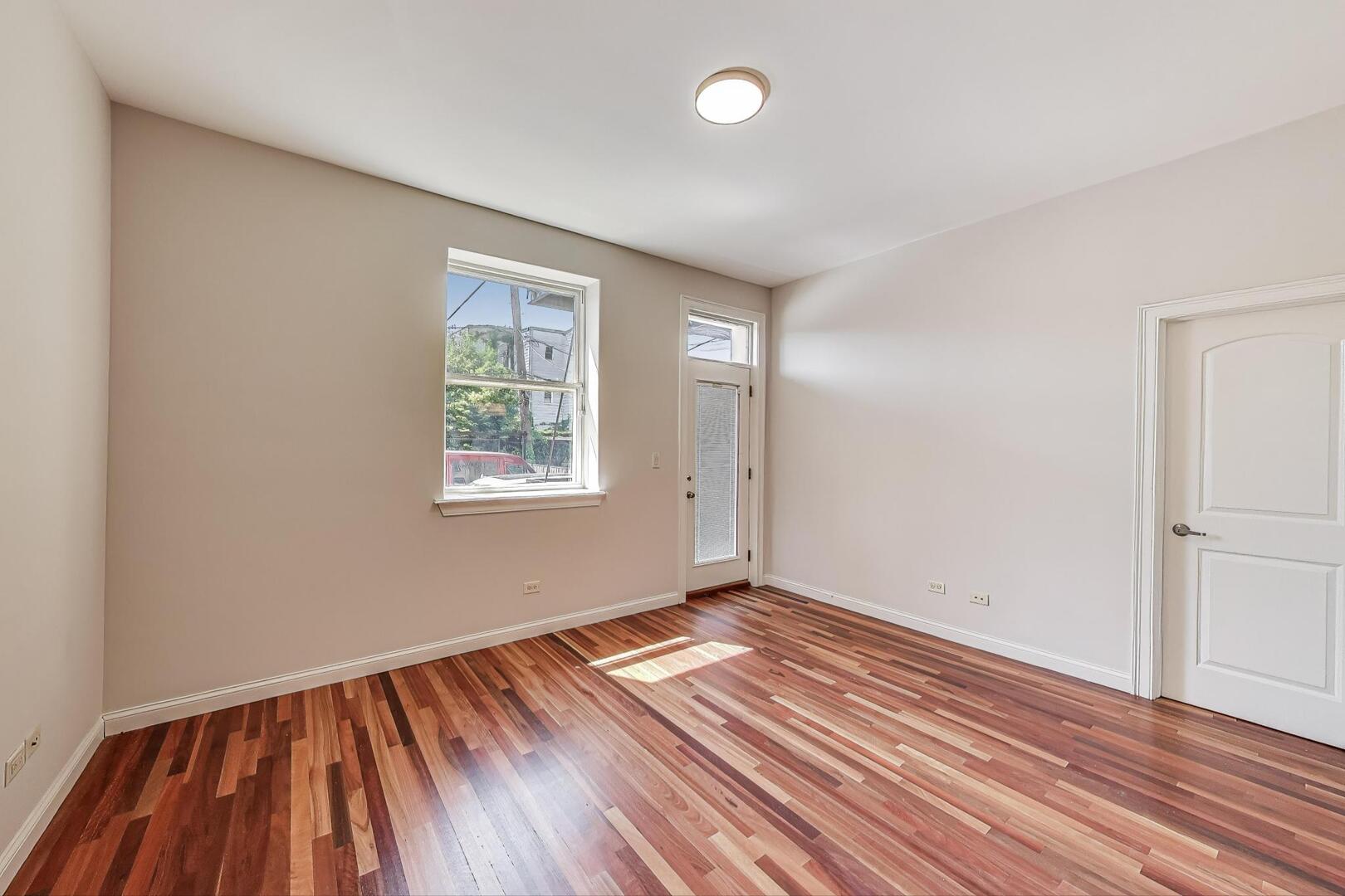 6318 S Greenwood Avenue Unit: 1