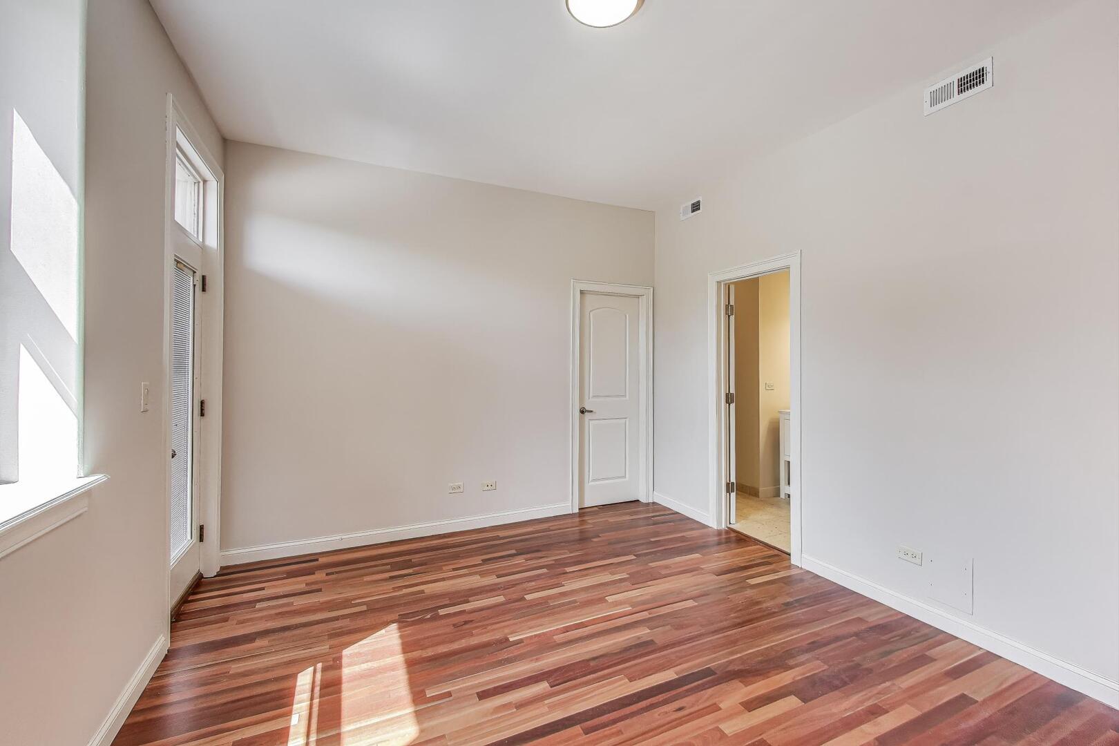 6318 S Greenwood Avenue Unit: 1