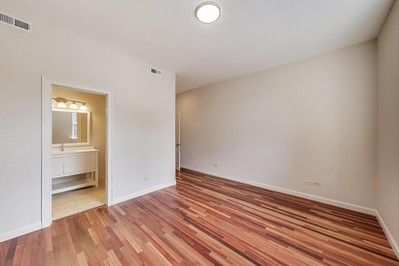 6318 S Greenwood Avenue Unit: 1