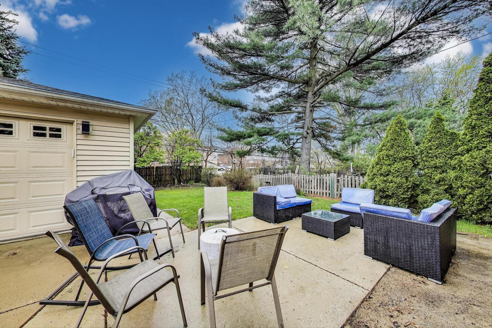 2253 W 110th Place
