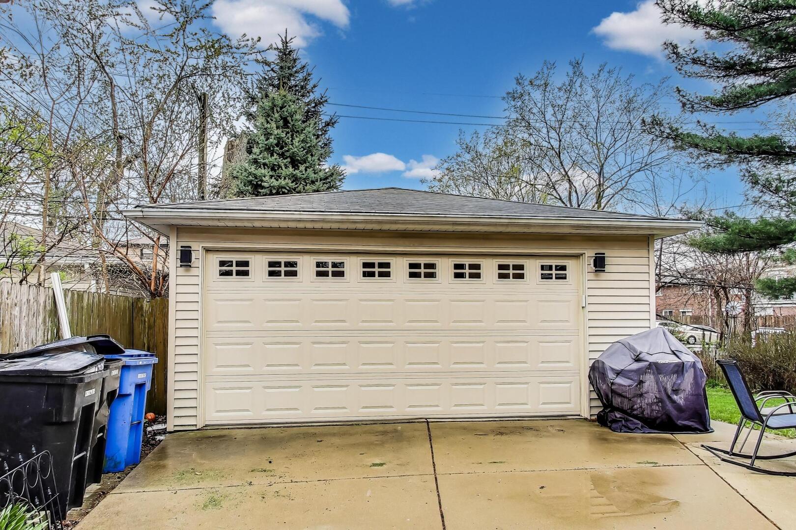 2253 W 110th Place