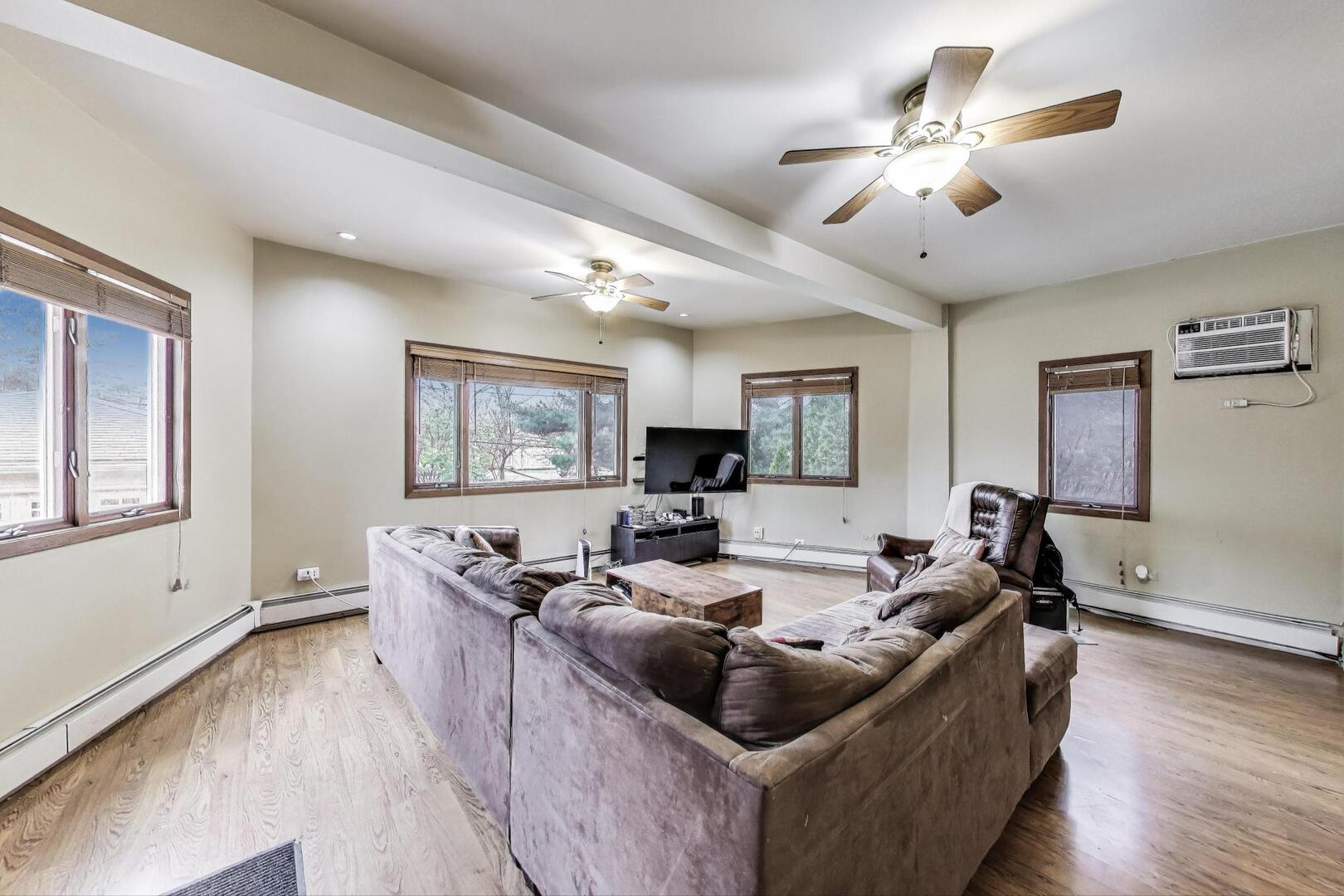 2253 W 110th Place