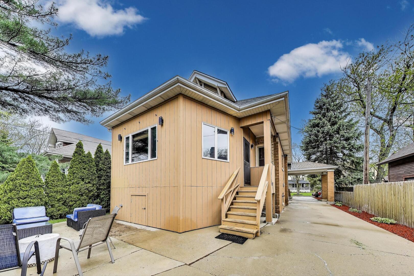 2253 W 110th Place