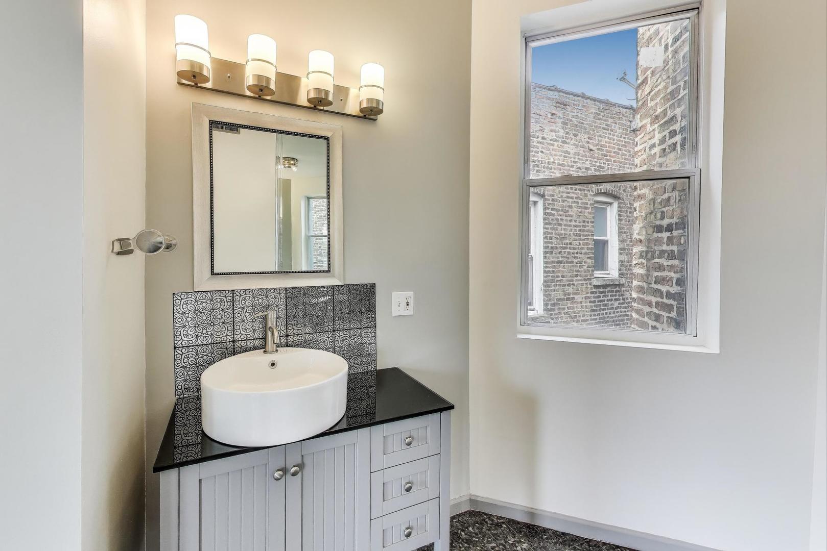 737 E 50th Street Unit: 4