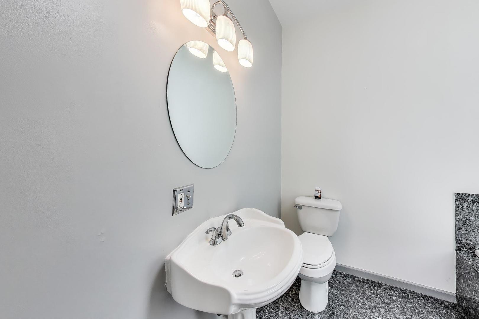 737 E 50th Street Unit: 4
