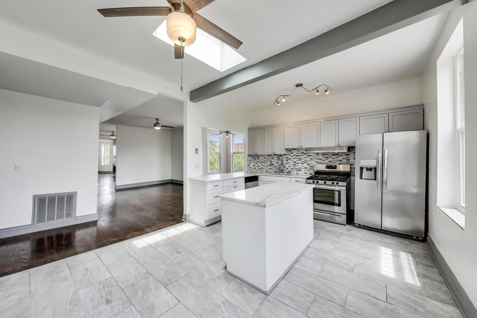 737 E 50th Street Unit: 4
