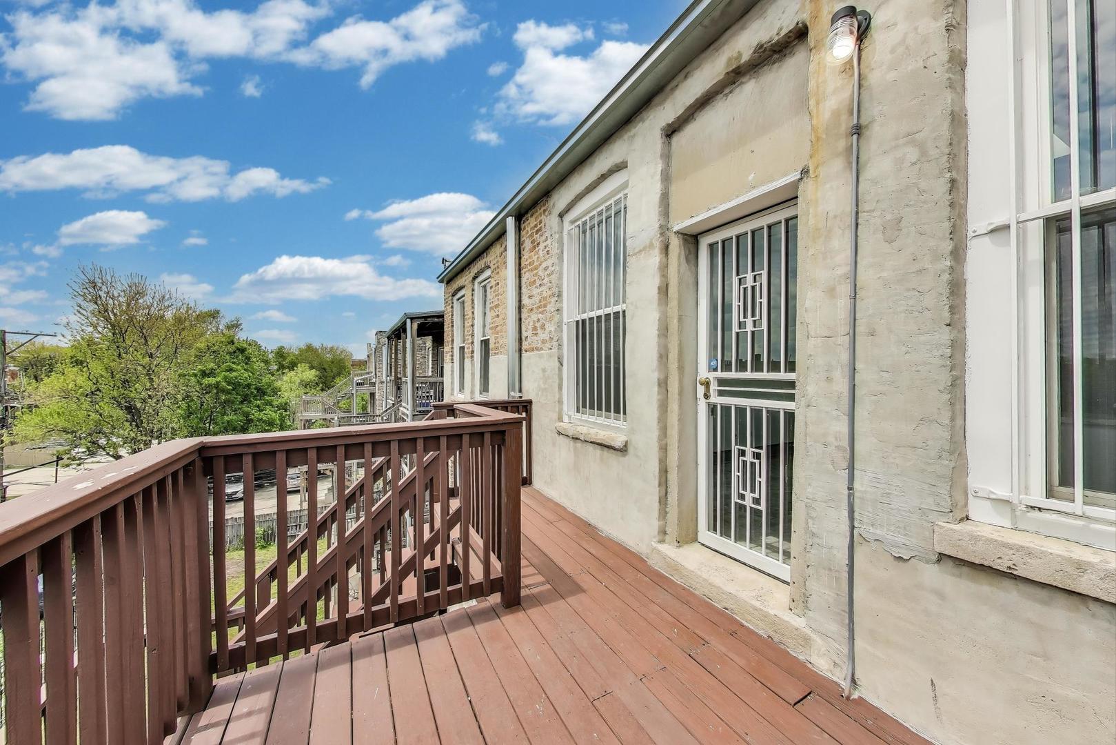 737 E 50th Street Unit: 4