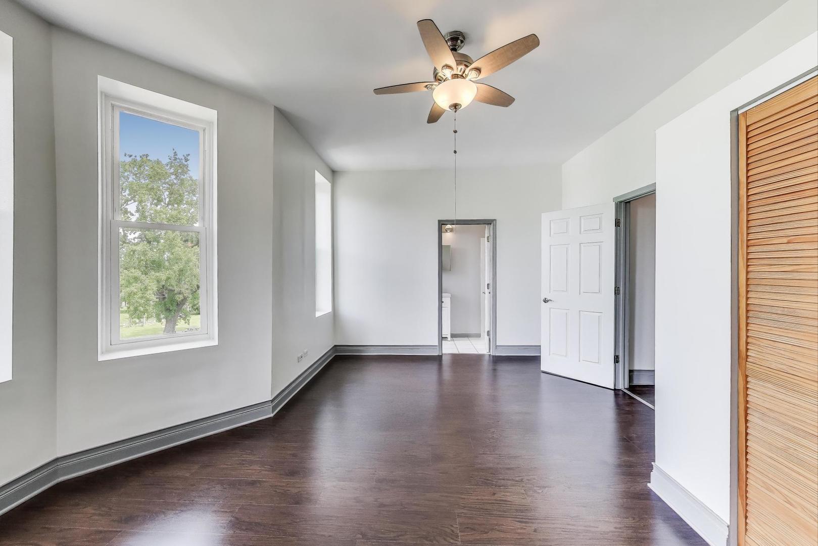 737 E 50th Street Unit: 4