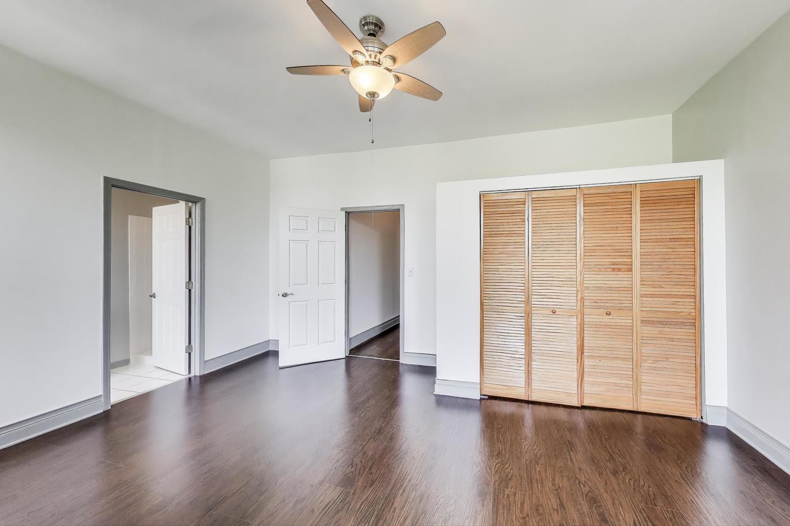 737 E 50th Street Unit: 4