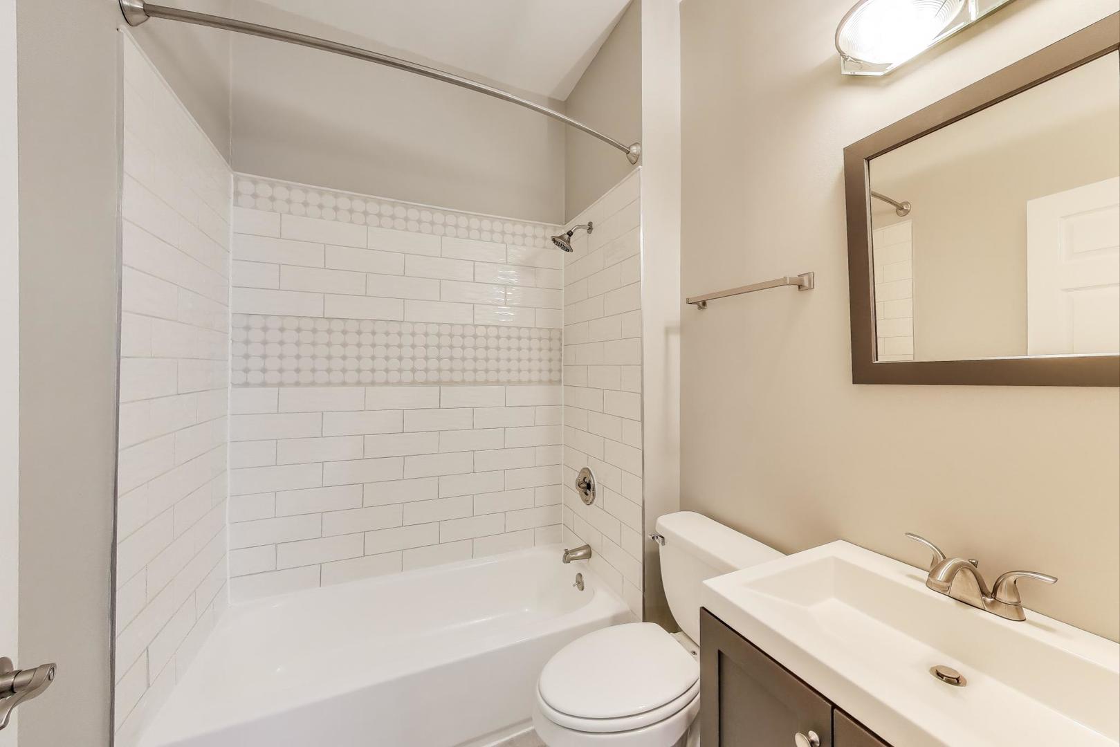 737 E 50th Street Unit: 4