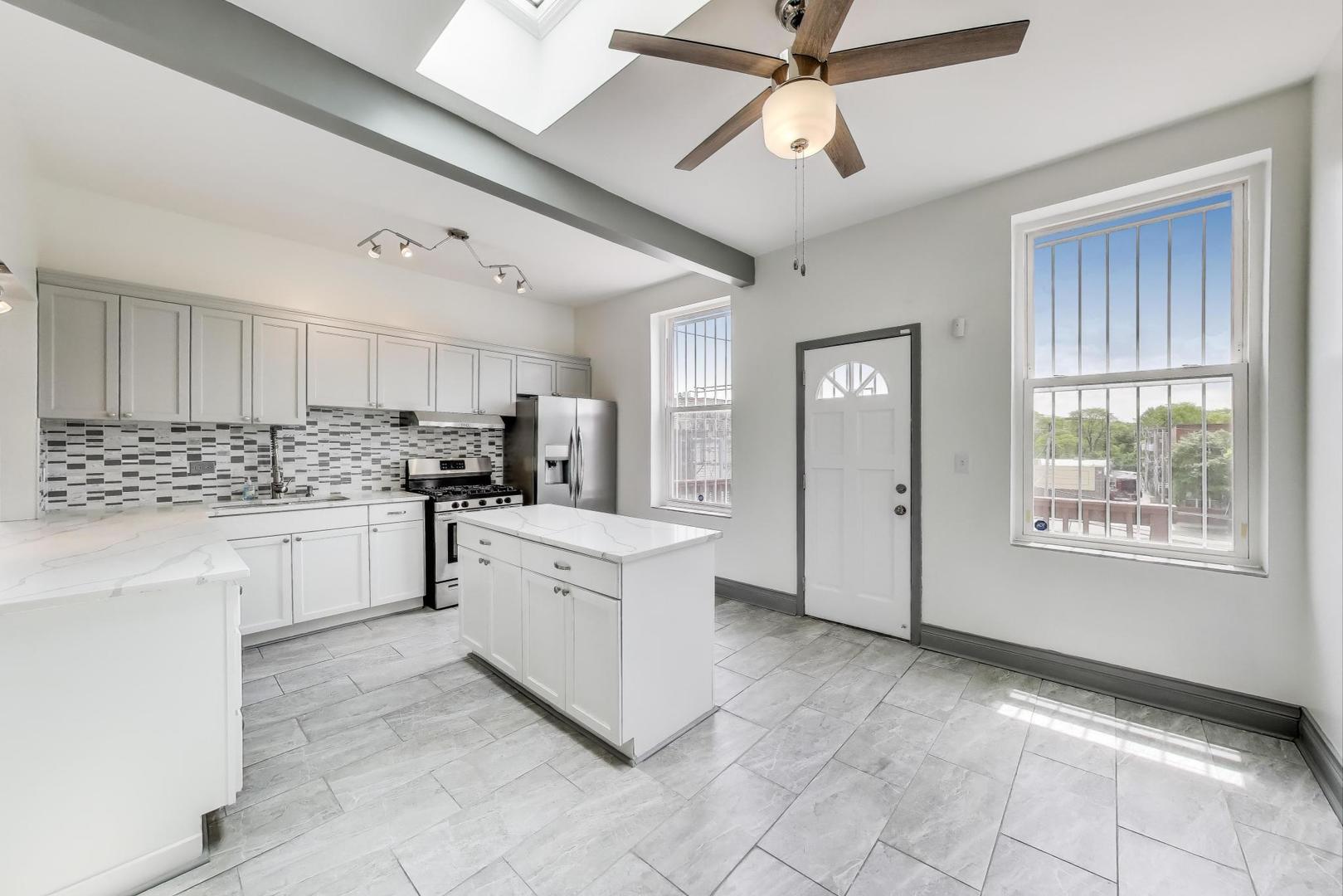 737 E 50th Street Unit: 4