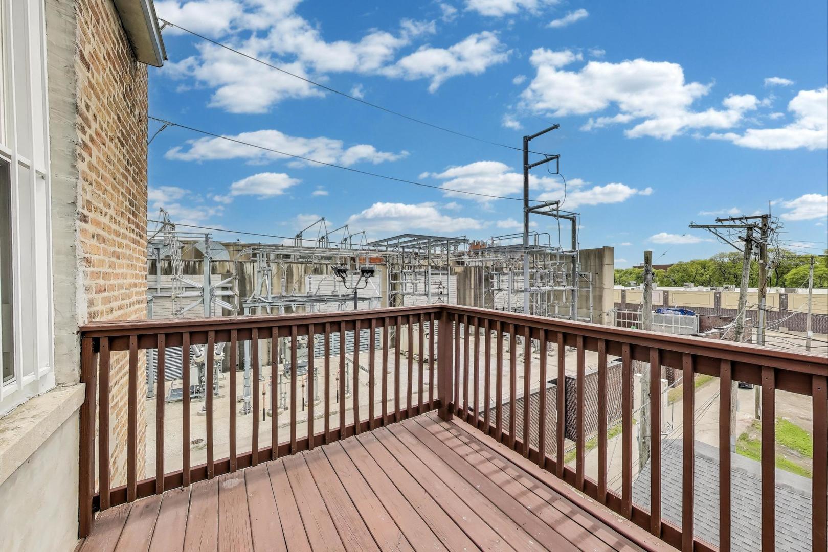 737 E 50th Street Unit: 4