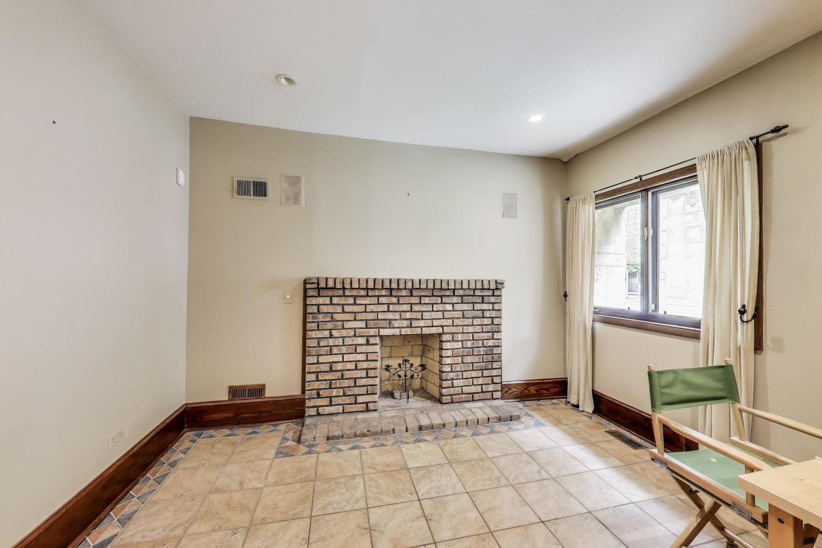 3215 S Calumet Avenue